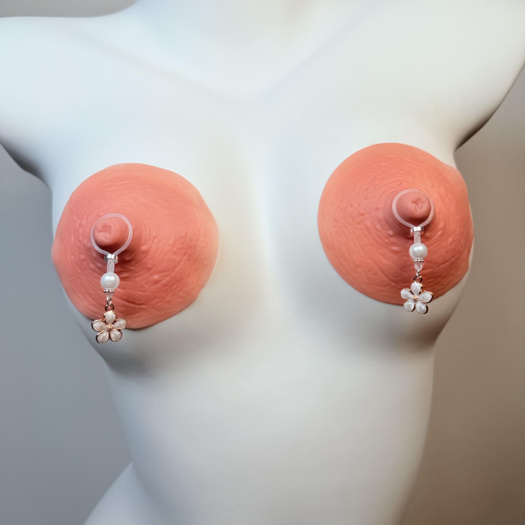 Hole-free fake nipple decoration - crystal petals
