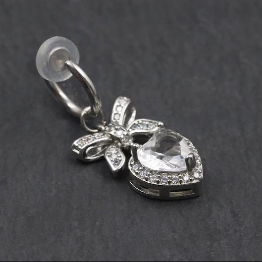 Heart-shaped pendant false belly button