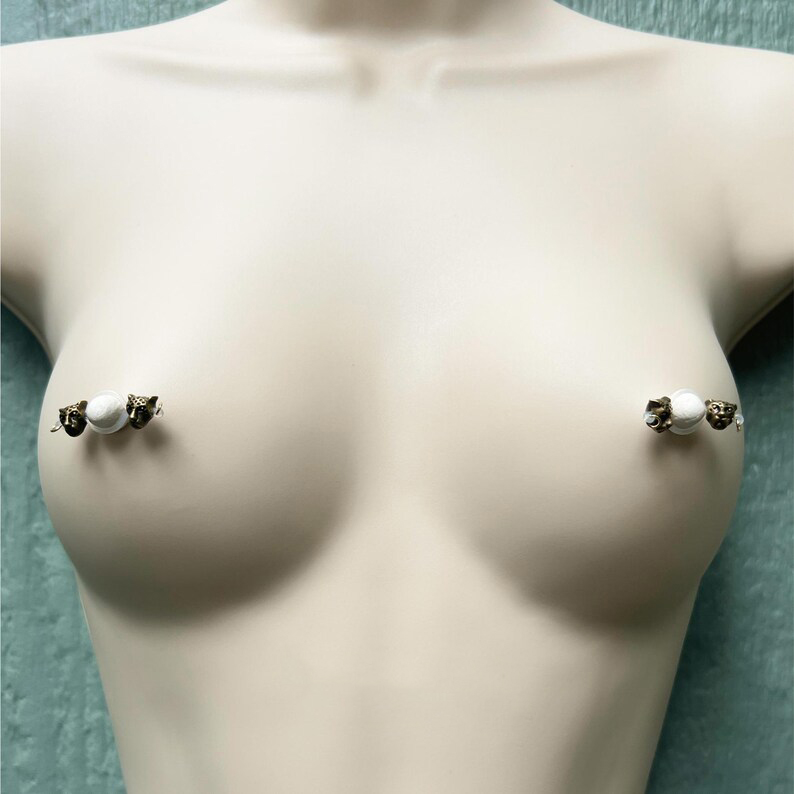 Leopard Nipple Noose Piercing