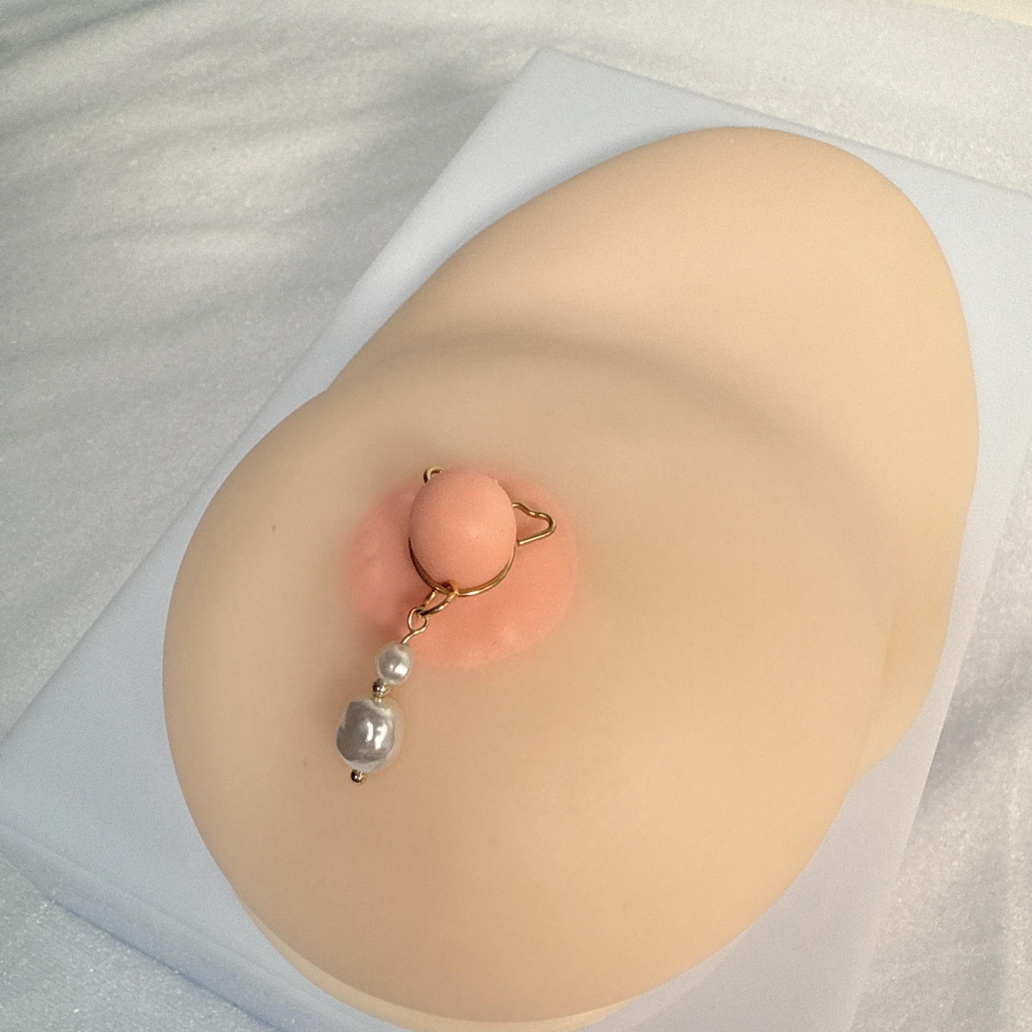 Freely adjustable nipple clamps