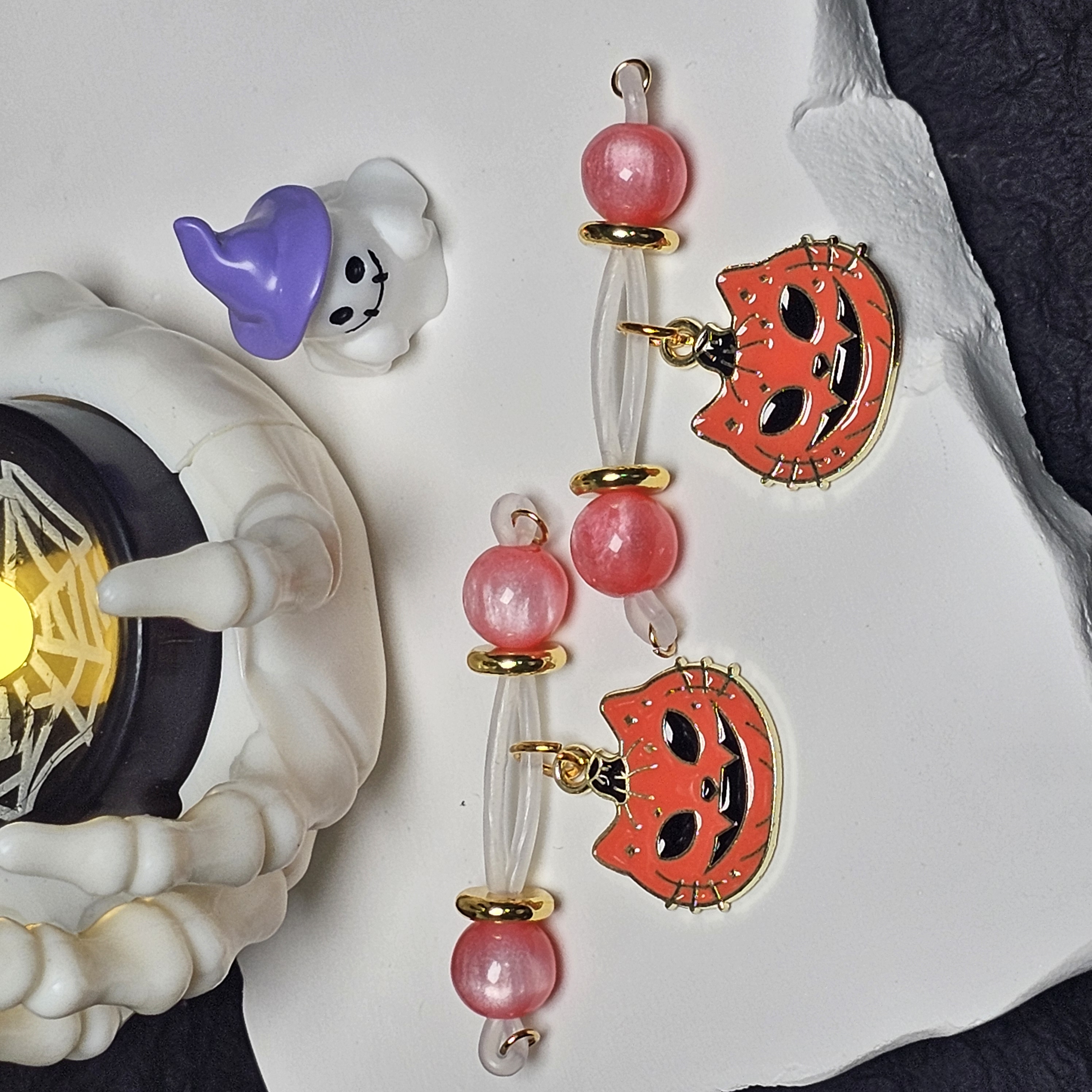 Adjustable Crystal Bead Playful Cat