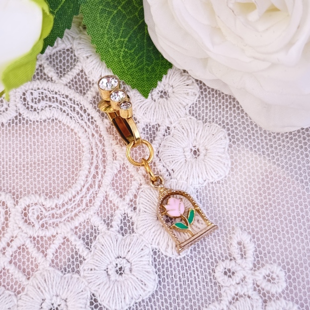 The symbolic meaning of navel jewelry