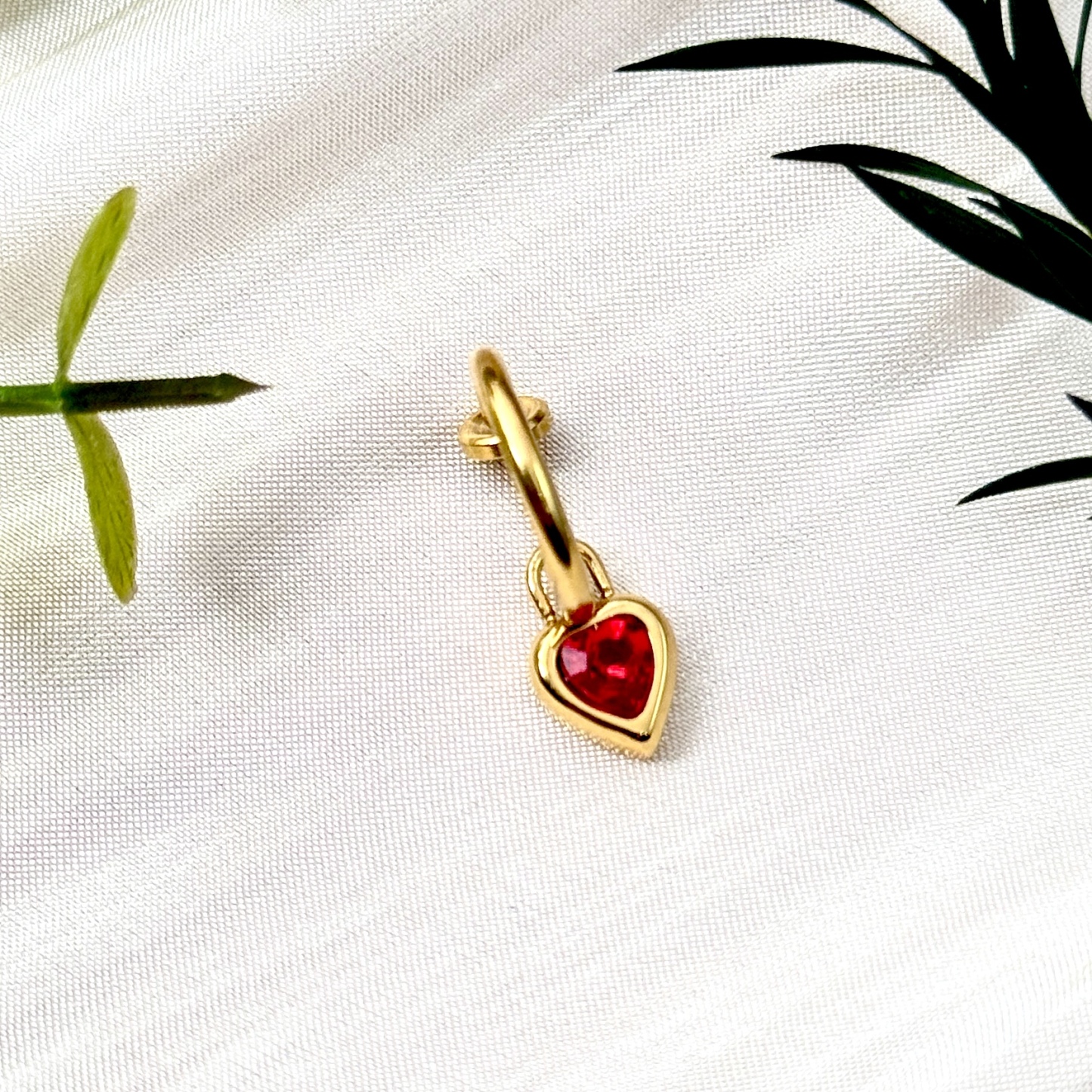 Luna Ruby Heart Navel Clip™