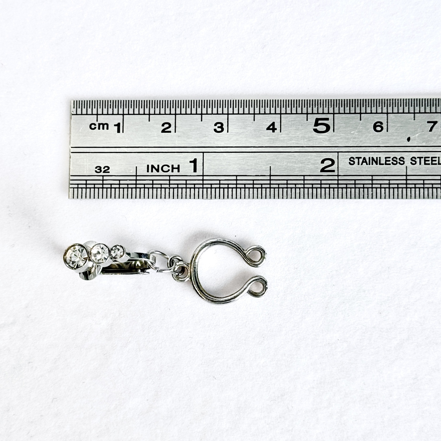 Luna Lucky Horseshoe Navel Clip™