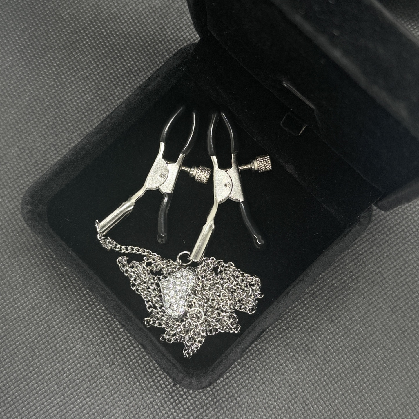 Clip-on nipple chain