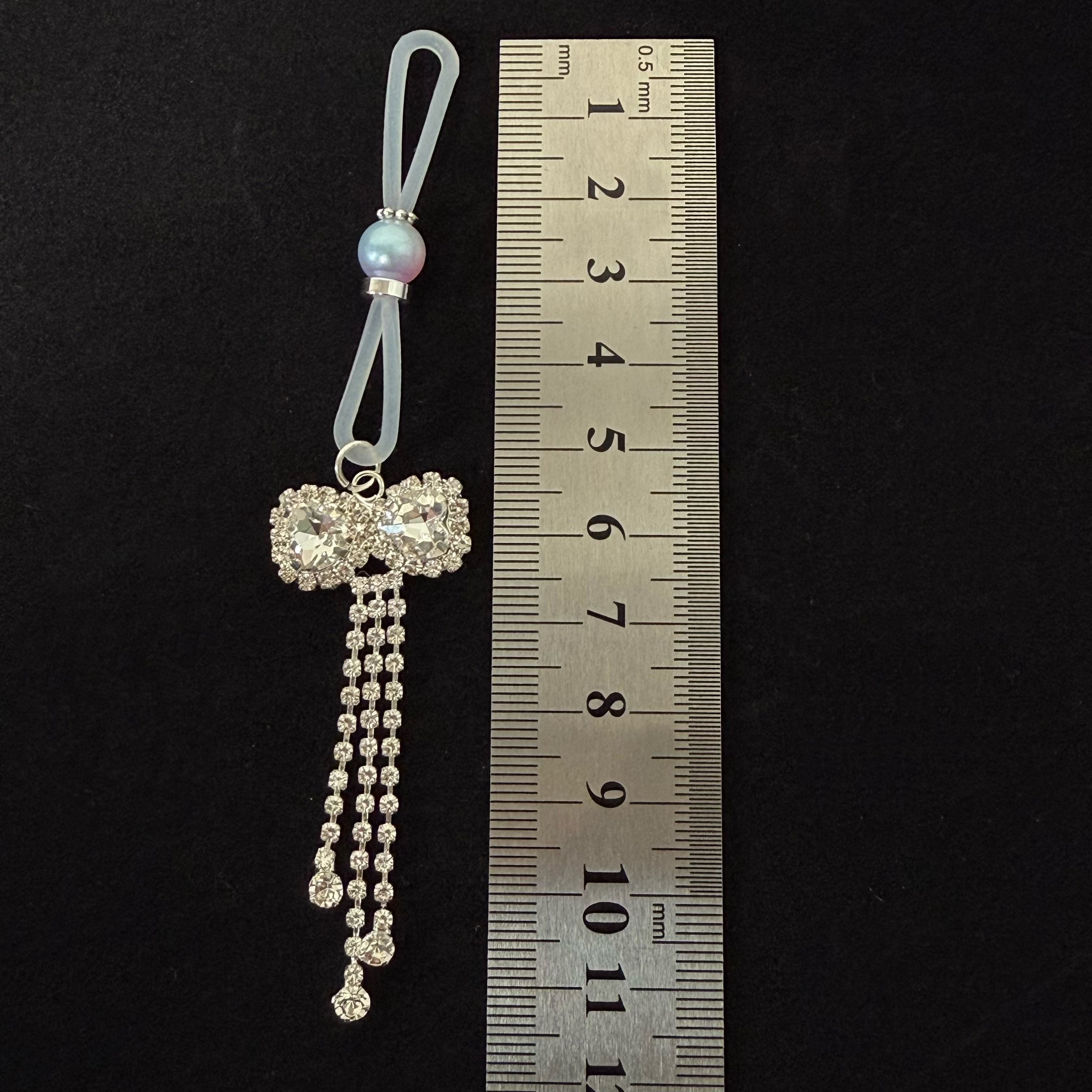 Diamond crystal flower with hole-free adjustment