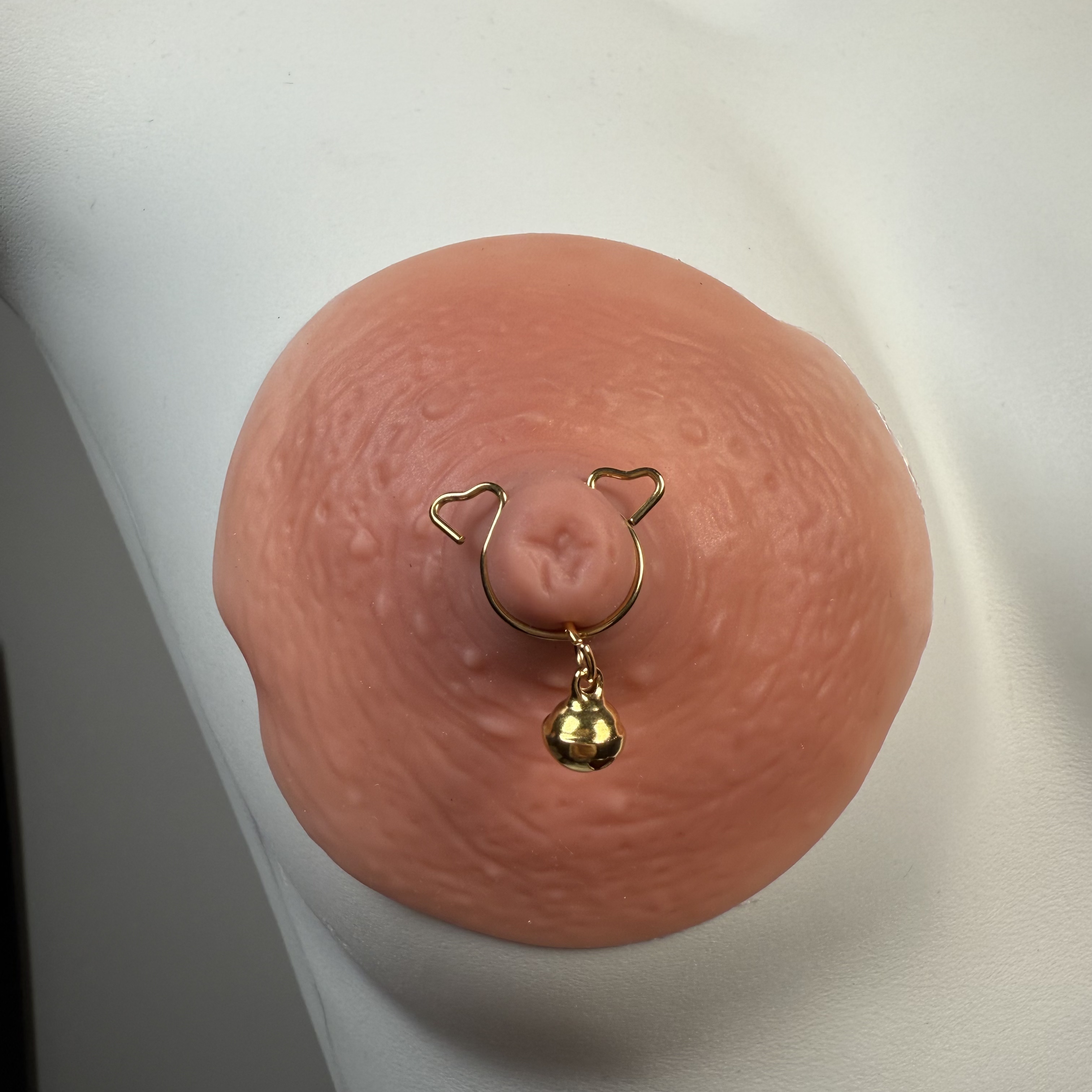 No need to pierce the sand gold bell