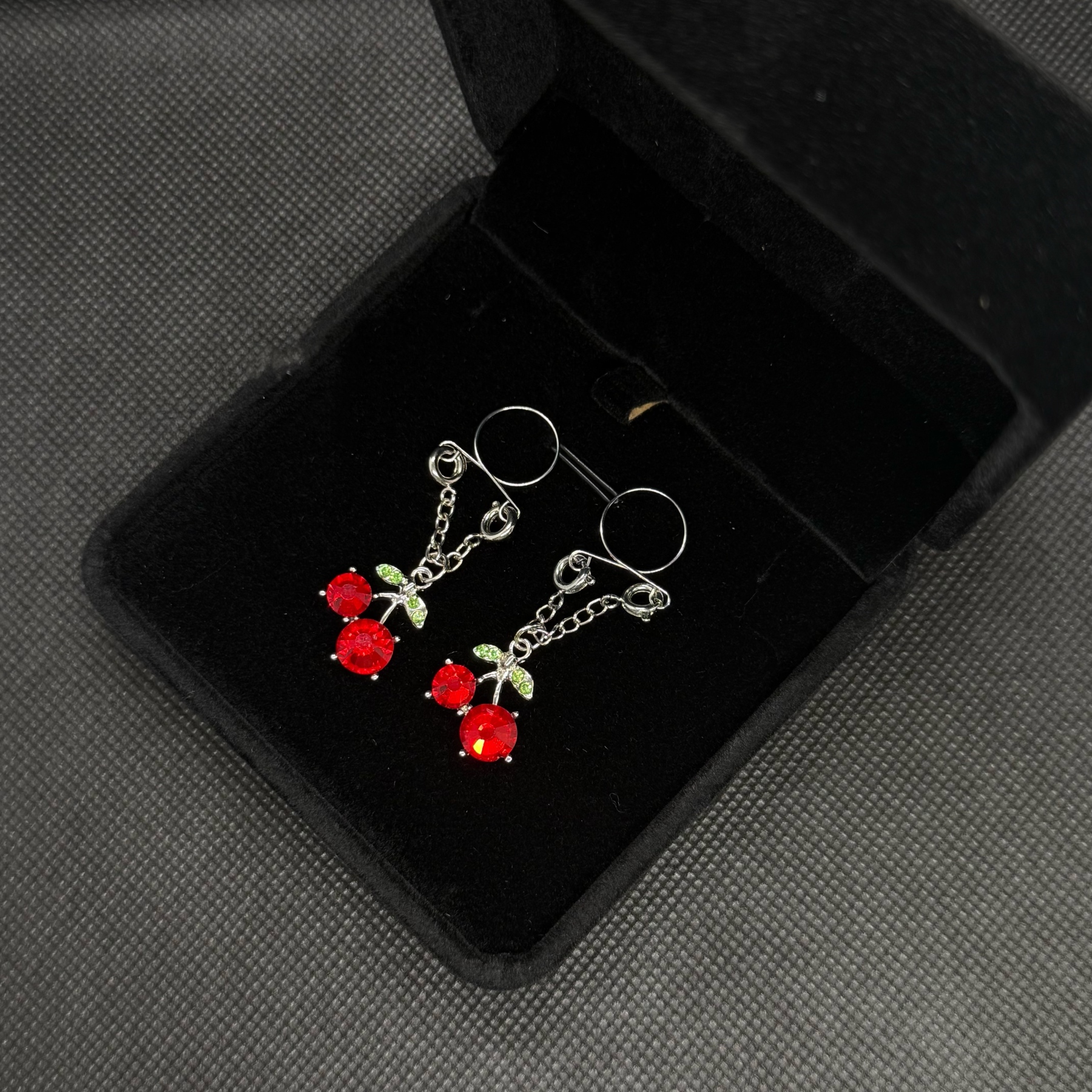 Spring contraction anti-fall nipple decoration