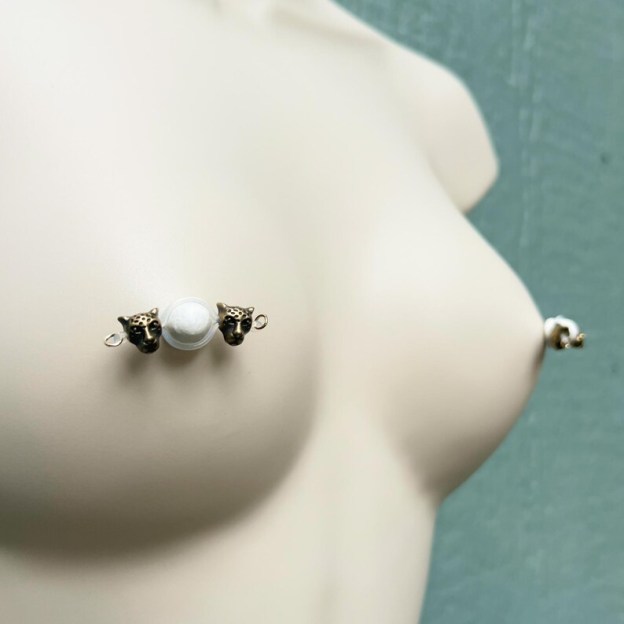 Leopard Nipple Noose Piercing