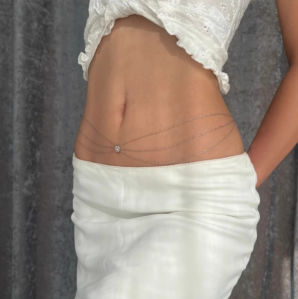 Navel accessory with rhinestone chain