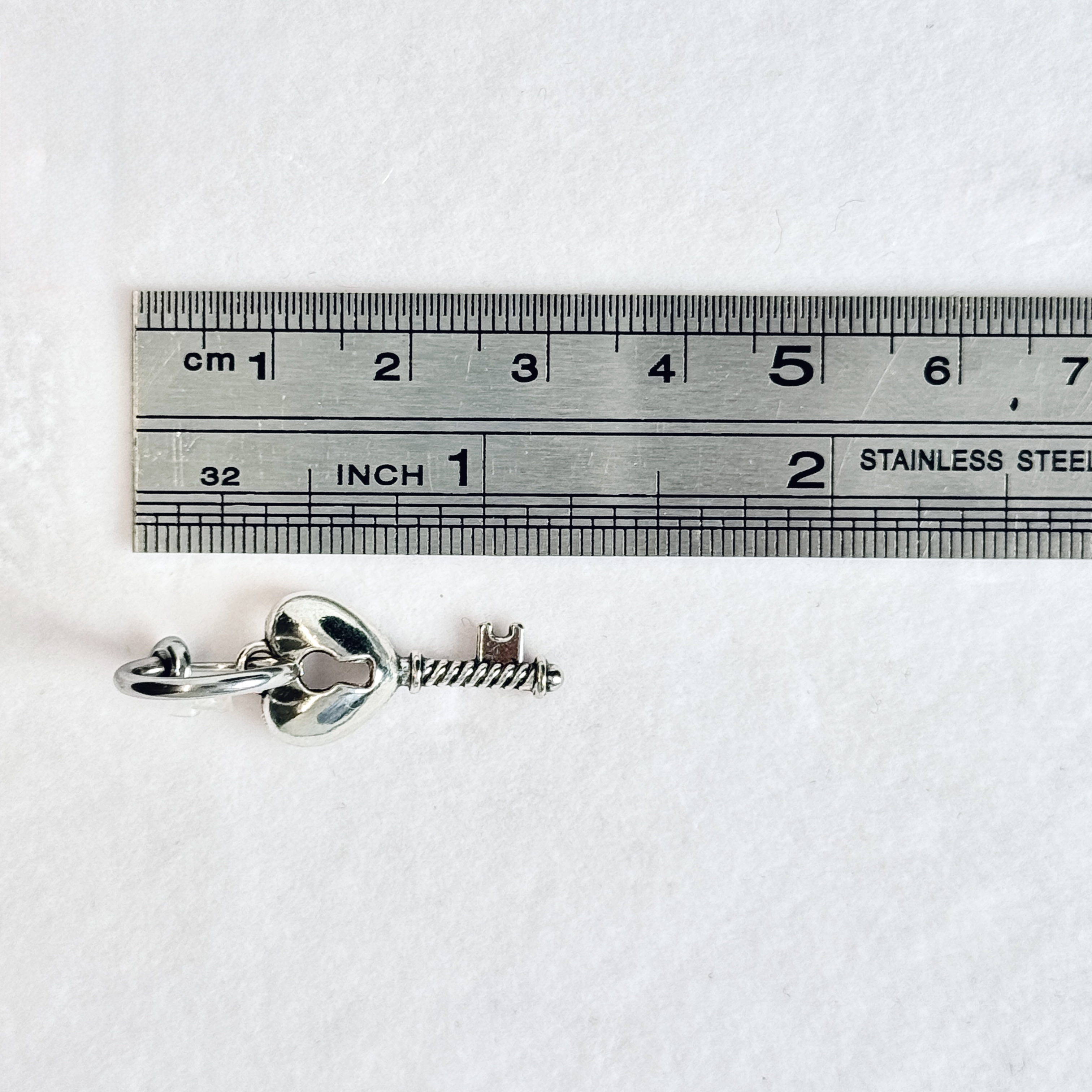 Non-piercing heart-and-key navel jewelry