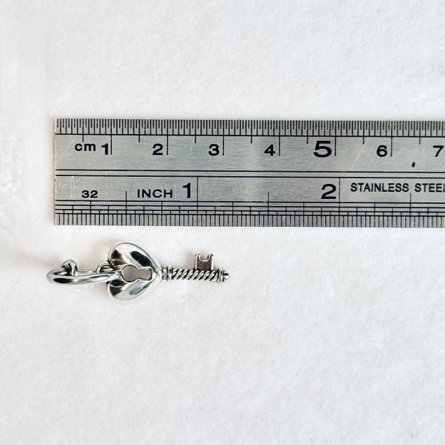 Non-piercing heart-and-key navel jewelry