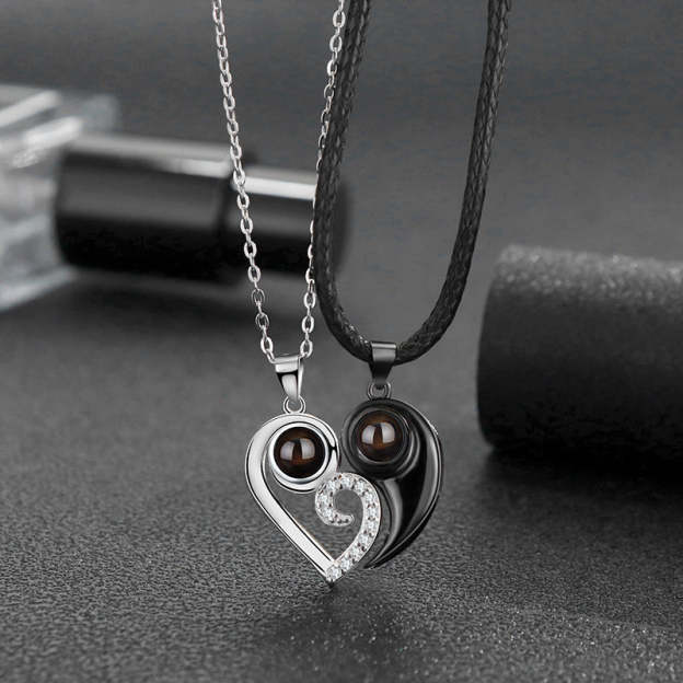Heart-shaped love magnetic projection pendant necklace-Thyye