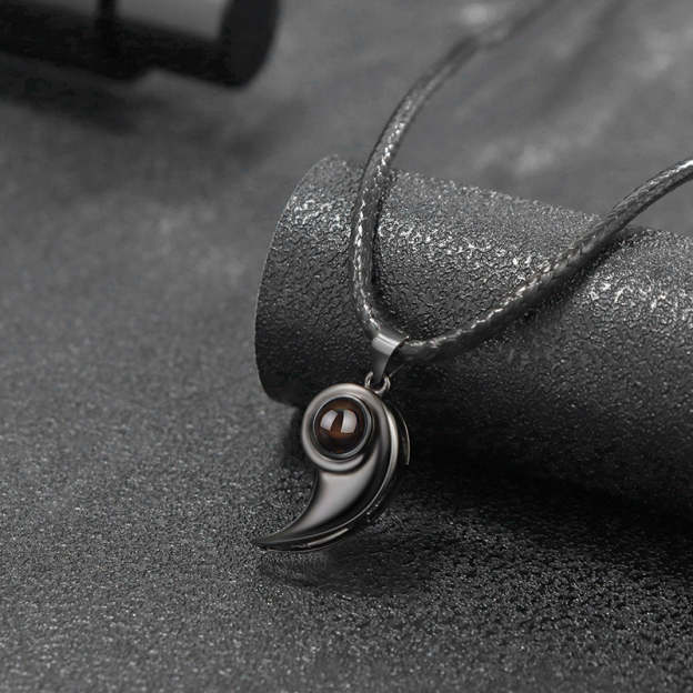 Heart-shaped love magnetic projection pendant necklace-Thyye