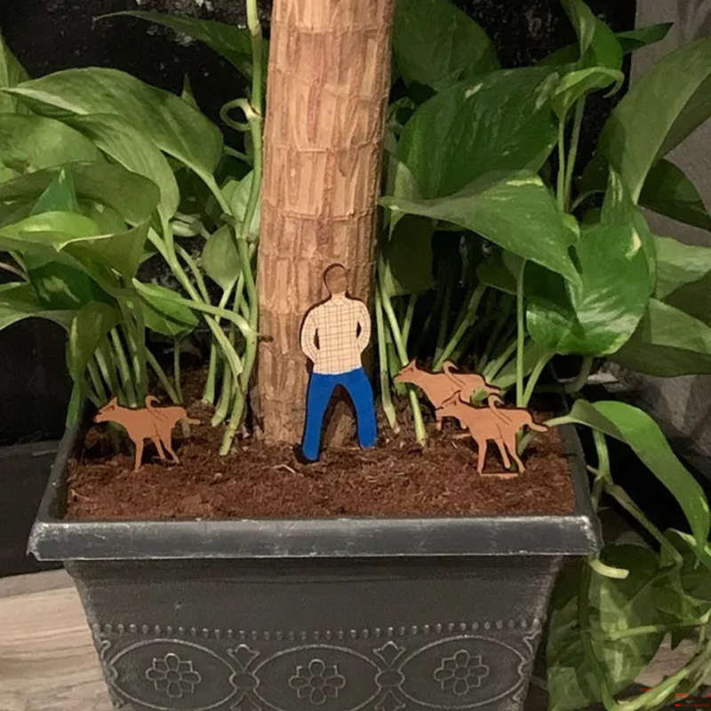 Interesting potted wooden mini sign-Thyye