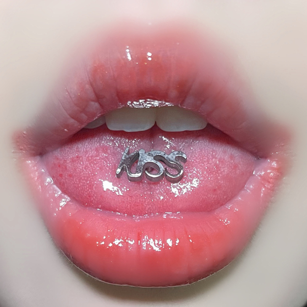 Letter Ring Tongue Stud-Thyye