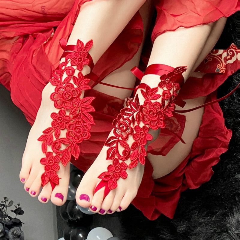 Sexy thin straps and romantic lace