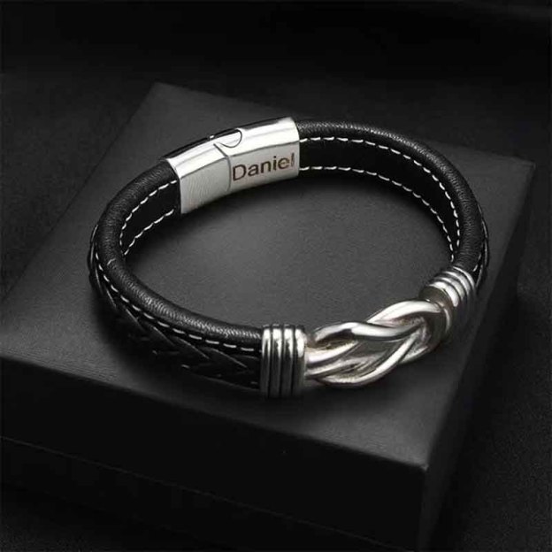 Geschenkset mit Infinity-Knoten-Armband und eingraviertem Namen für den Sohn-Thyye