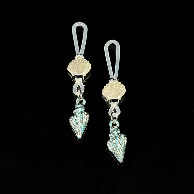 Mother-of-pearl conch shell