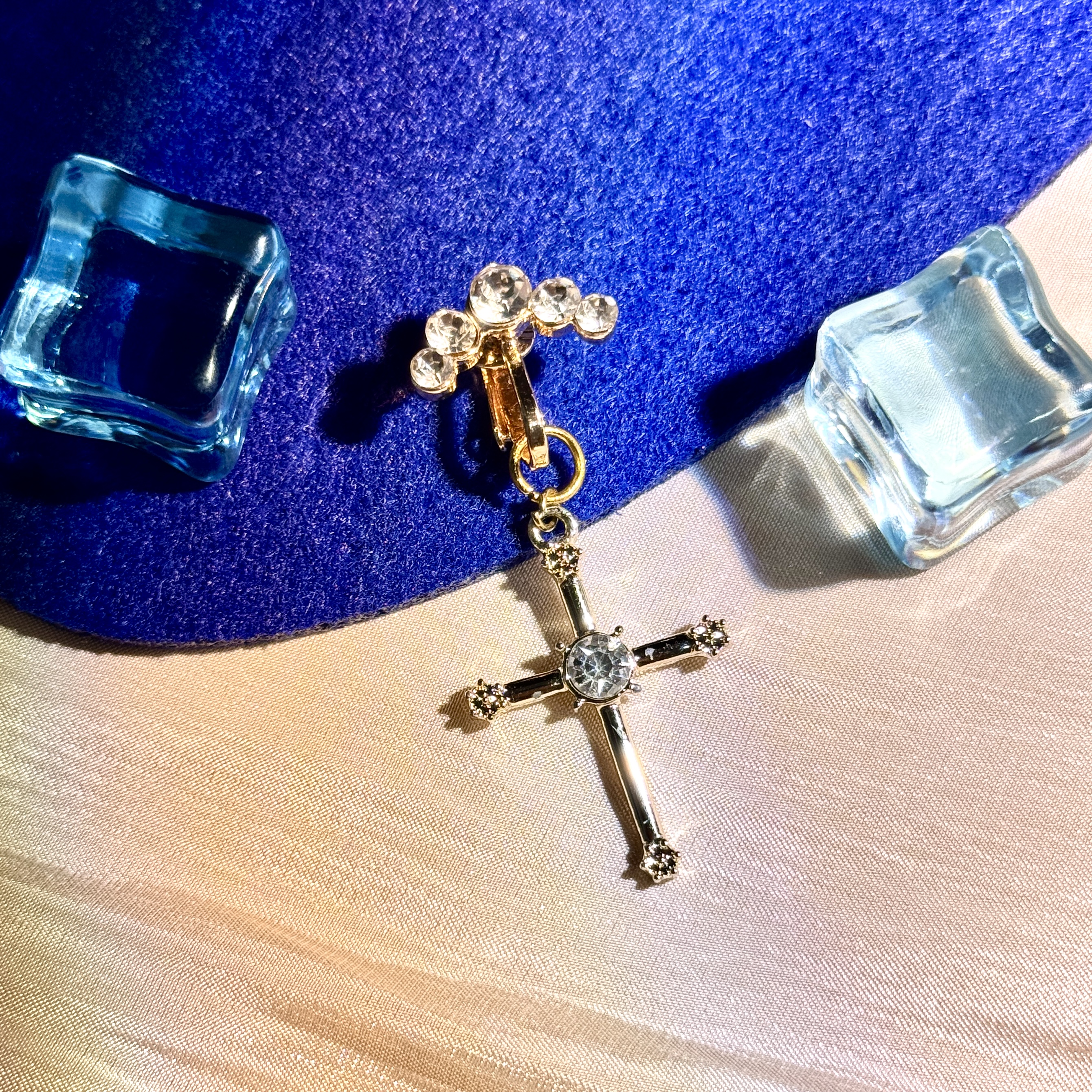 Luna Crystal Cross Navel Clip™