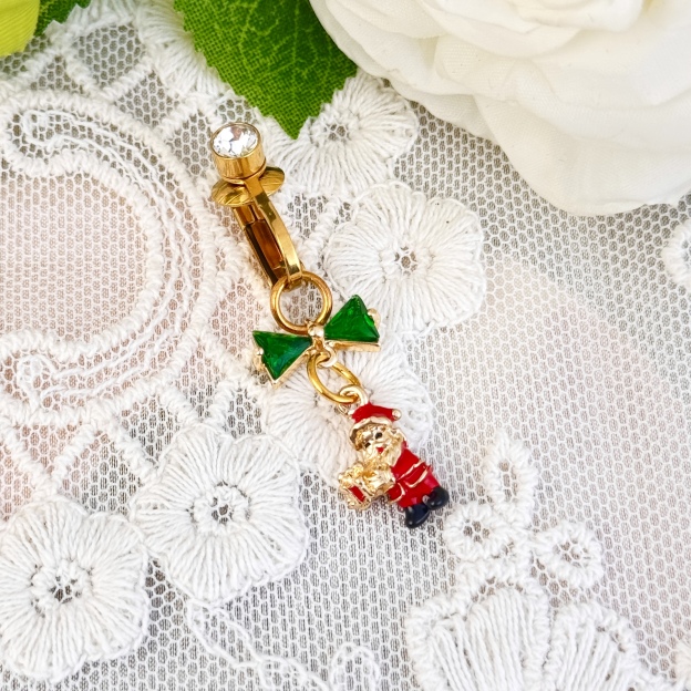 Navel jewelry for Christmas is here.