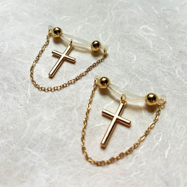 Nipple ring with cross charm and chain-Thyye