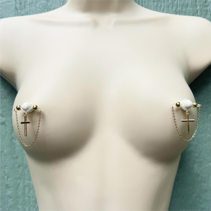 Nipple ring with cross charm and chain-Thyye