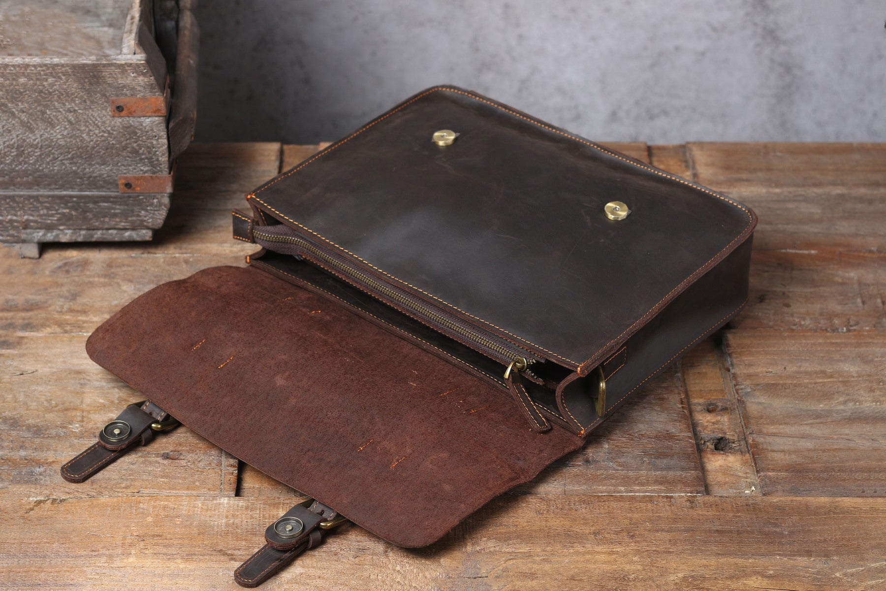 borsa a spalla in pelle da uomo