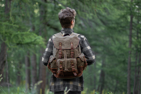 zaino in pelle vintage versatile e convertibile con robusta cintura, cuciture e tirazip
