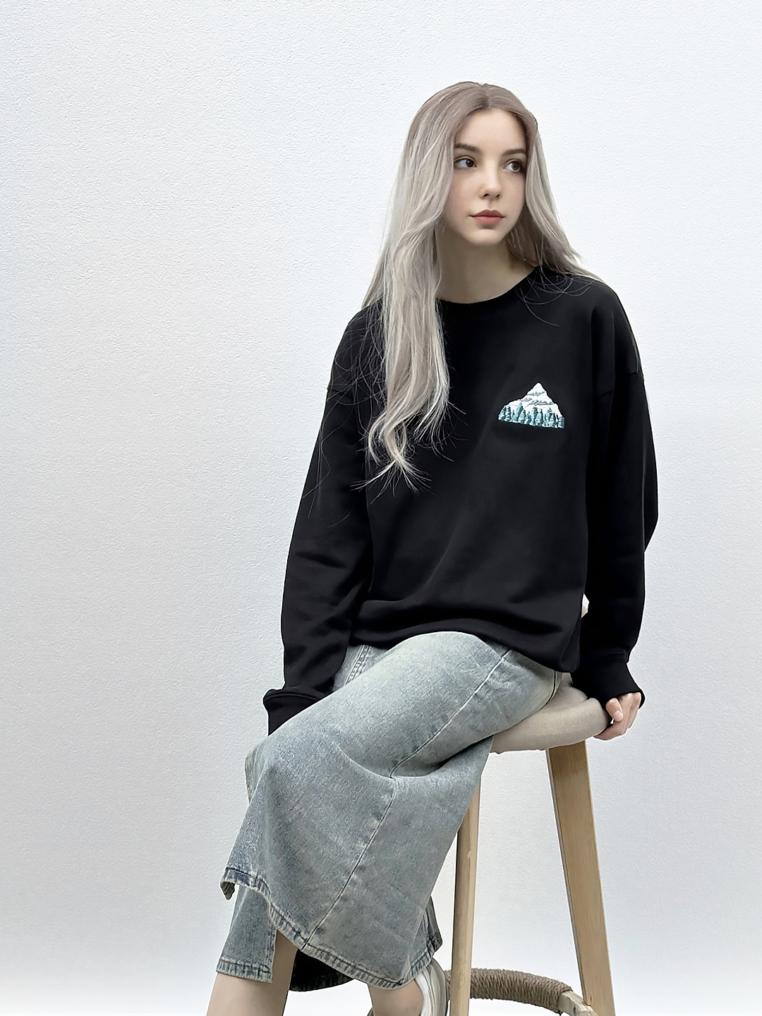 Snow Pinnacle Embroidered Pullover Sweatshirt