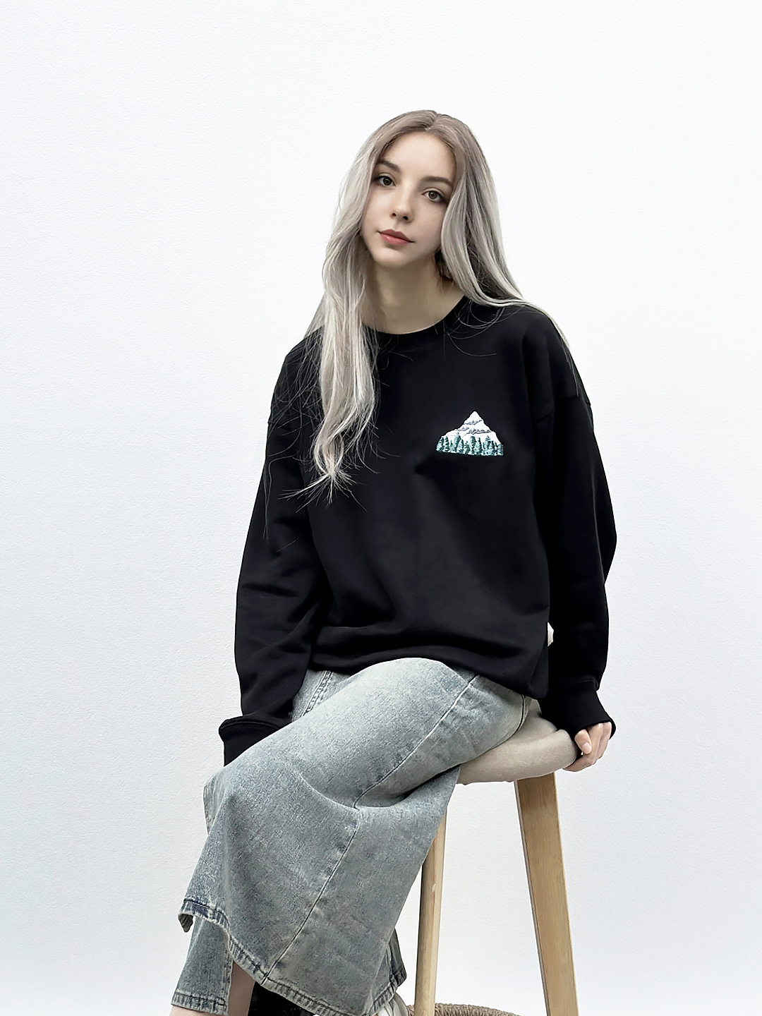 Snow Pinnacle Embroidered Pullover Sweatshirt