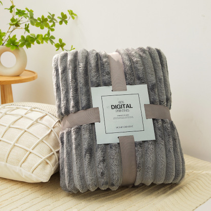 Ultra-comfortable, warm, luxurious rabbit fur blanket 🐇🛋️, fluffy throw blanket 💤, soft and cozy cover 🛏️, available in multiple sizes 📏, suitable for sofas, beds, and living rooms 🛋️🛌