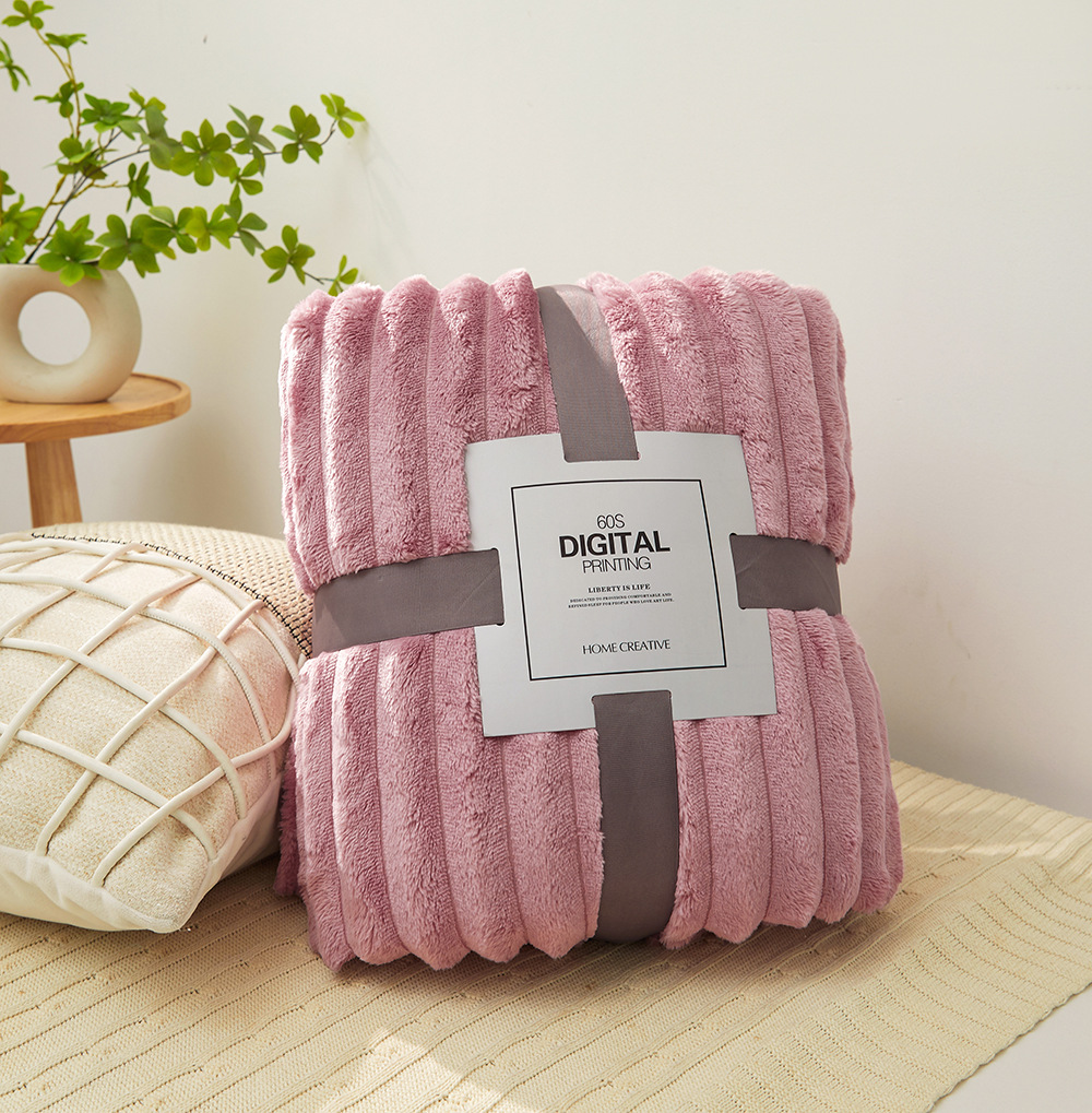 Ultra-comfortable, warm, luxurious rabbit fur blanket 🐇🛋️, fluffy throw blanket 💤, soft and cozy cover 🛏️, available in multiple sizes 📏, suitable for sofas, beds, and living rooms 🛋️🛌