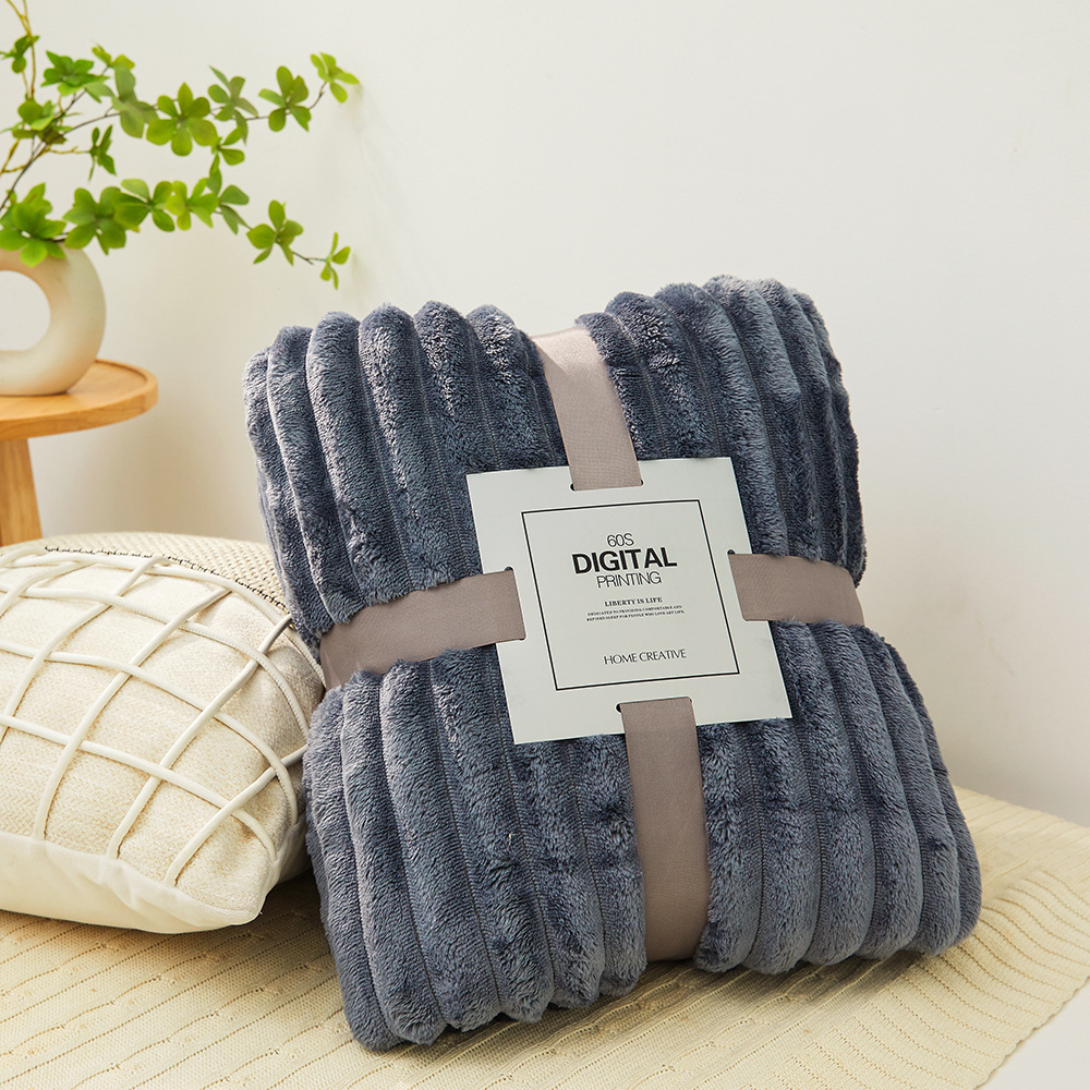 Ultra-comfortable, warm, luxurious rabbit fur blanket 🐇🛋️, fluffy throw blanket 💤, soft and cozy cover 🛏️, available in multiple sizes 📏, suitable for sofas, beds, and living rooms 🛋️🛌