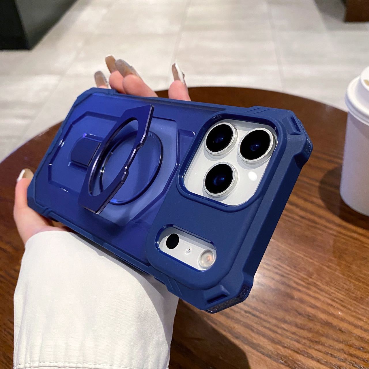 Adventurer Magnetic Phone Case: Ultimate Protection for iPhone 17 Pro Max & 16 Pro 🥾