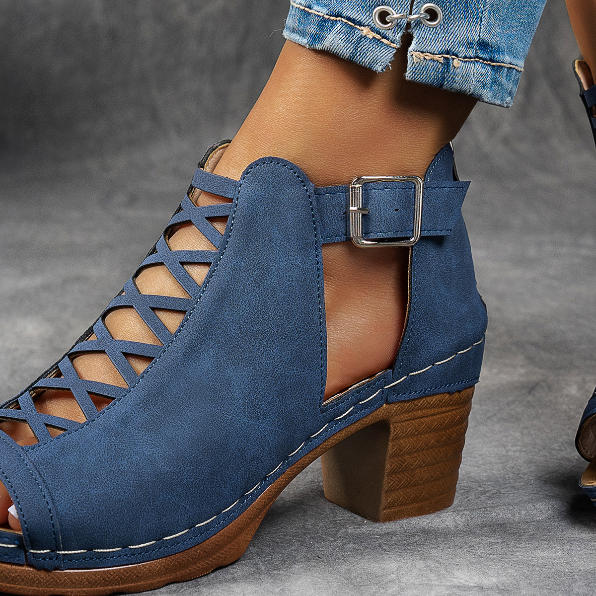 Exclusive Fashion Hollow Breathable Chunky Heel Sandals