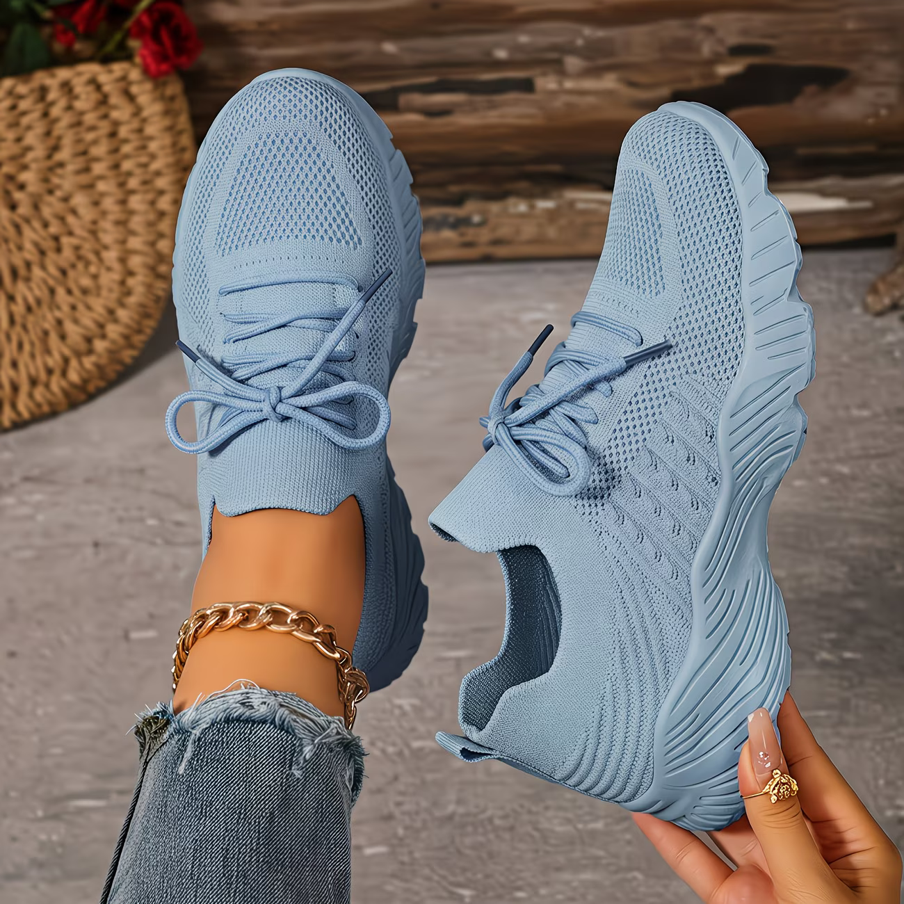 Women‘s Comfortable Mesh Lace-Up Sneakers Sports Shoes