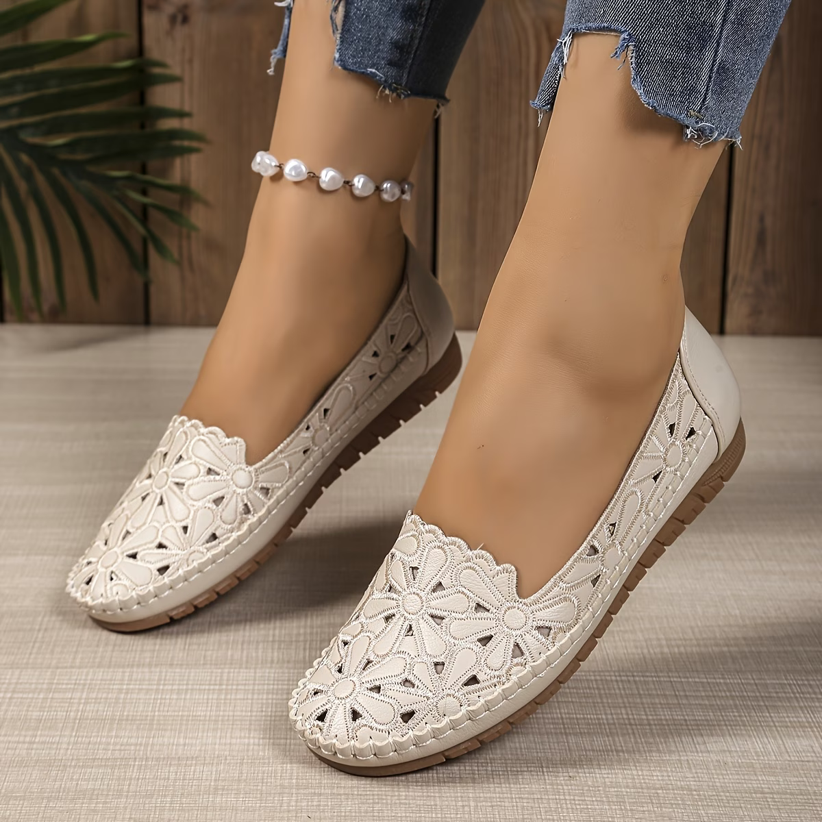 Women's Fashionable Comfortable Cut-Out Slip-On Flats with Decorative Lace Design