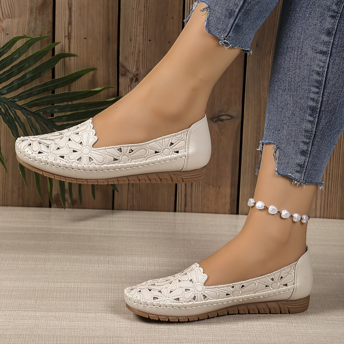 Women's Fashionable Comfortable Cut-Out Slip-On Flats with Decorative Lace Design