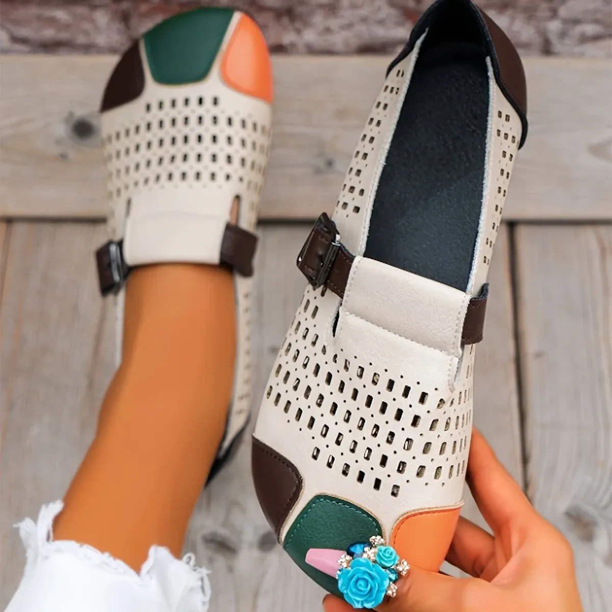 Women's Retro Elegant Comfortable  Hollow-Out Flat Shoes Slip-on Shoes