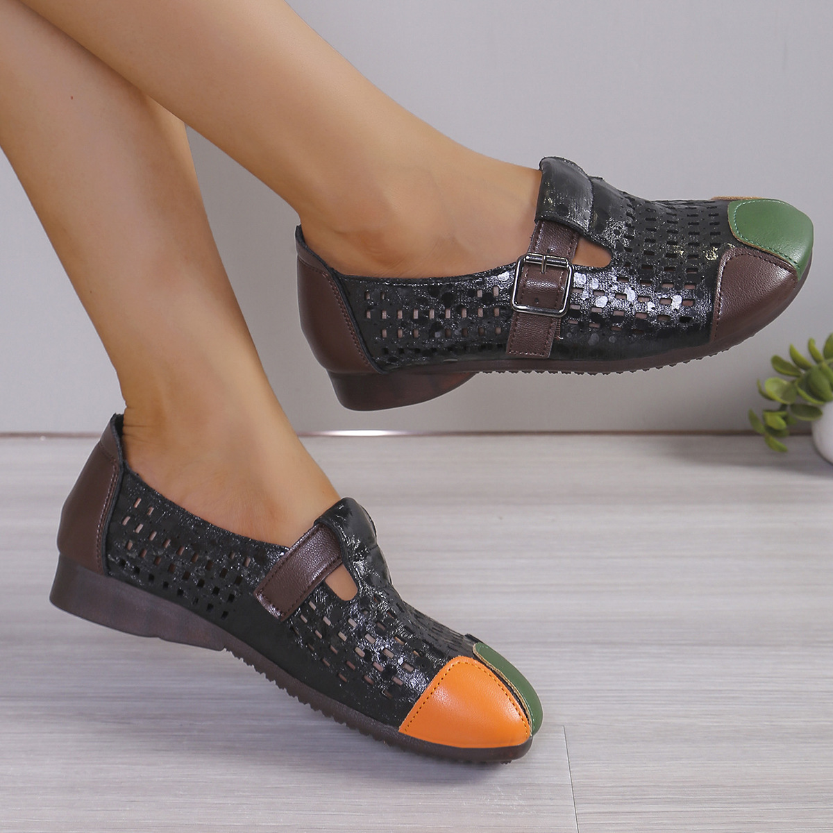 Women's Retro Elegant Comfortable  Hollow-Out Flat Shoes Slip-on Shoes