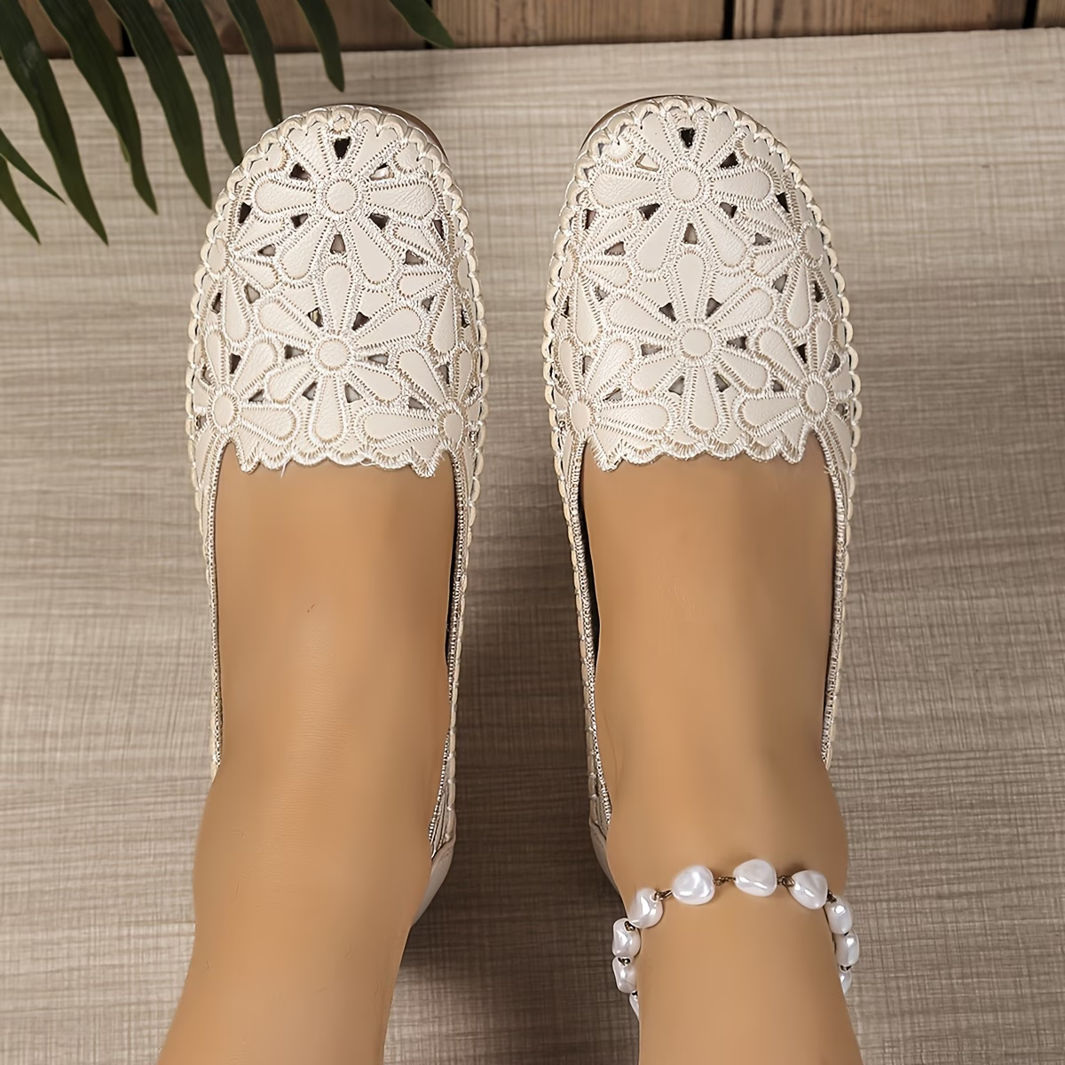 Women's Fashionable Comfortable Cut-Out Slip-On Flats with Decorative Lace Design