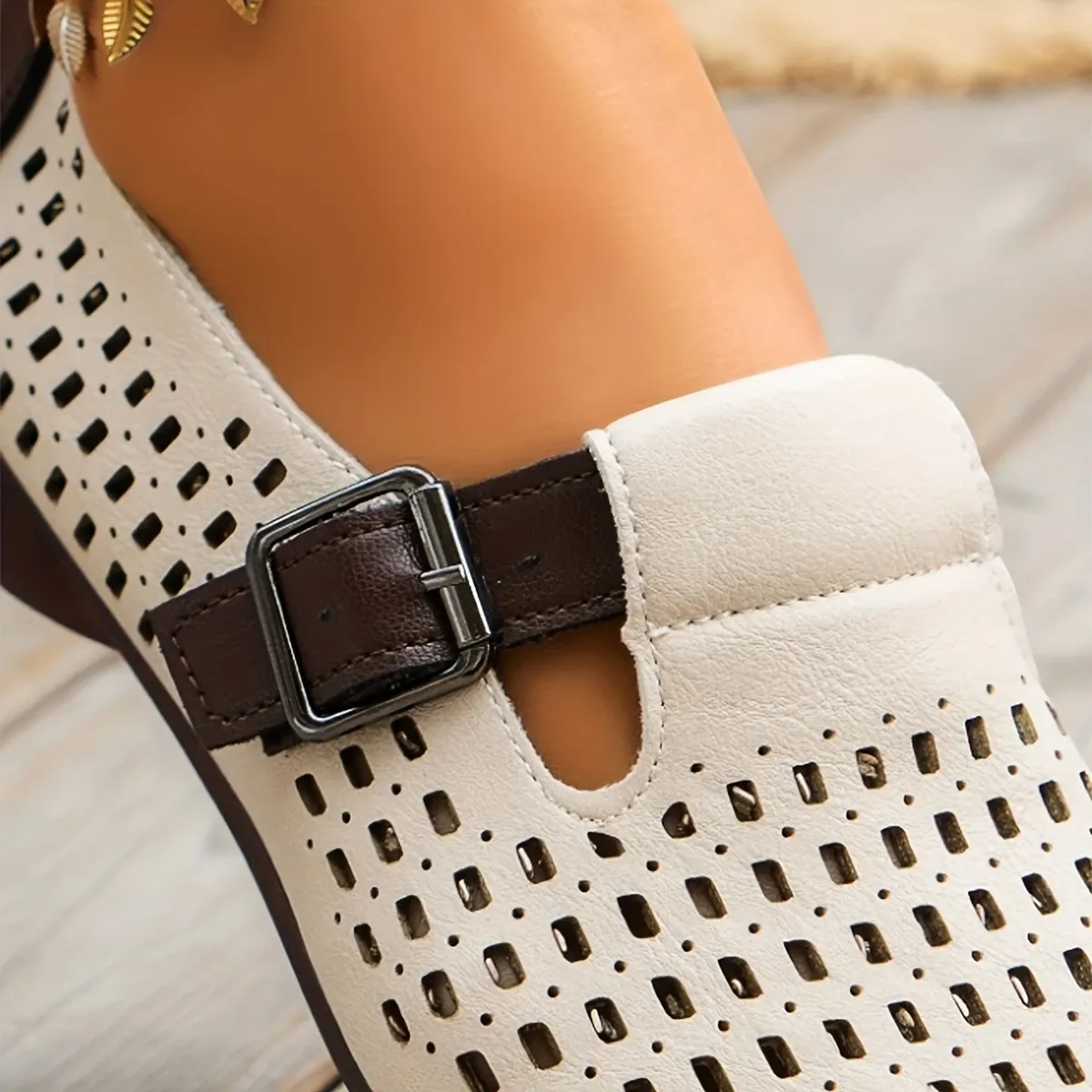 Women's Retro Elegant Comfortable  Hollow-Out Flat Shoes Slip-on Shoes