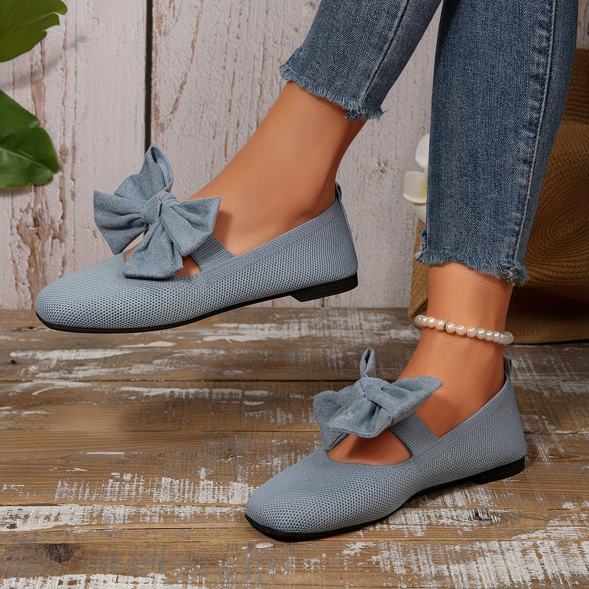 Ladies' Breathable & Lightweight Bow Decoration Slip-On Flat Shoes