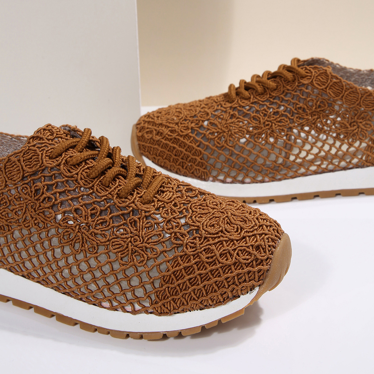 Women's Breathable Lace-Up Mesh Casual Shoes Sneakers