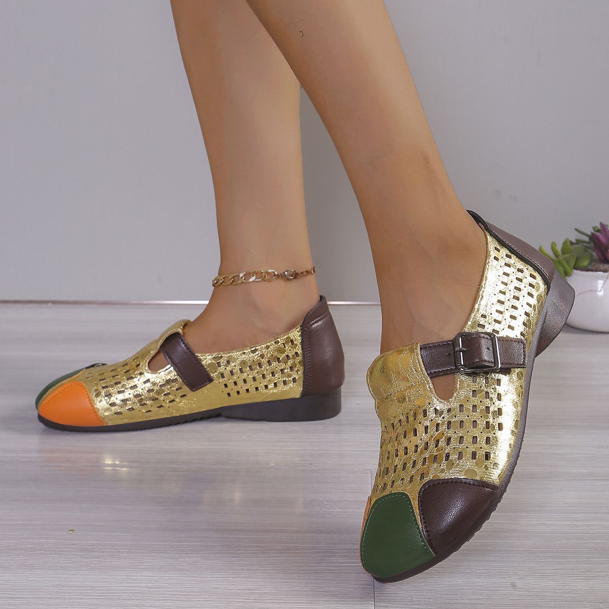 Women's Retro Elegant Comfortable  Hollow-Out Flat Shoes Slip-on Shoes