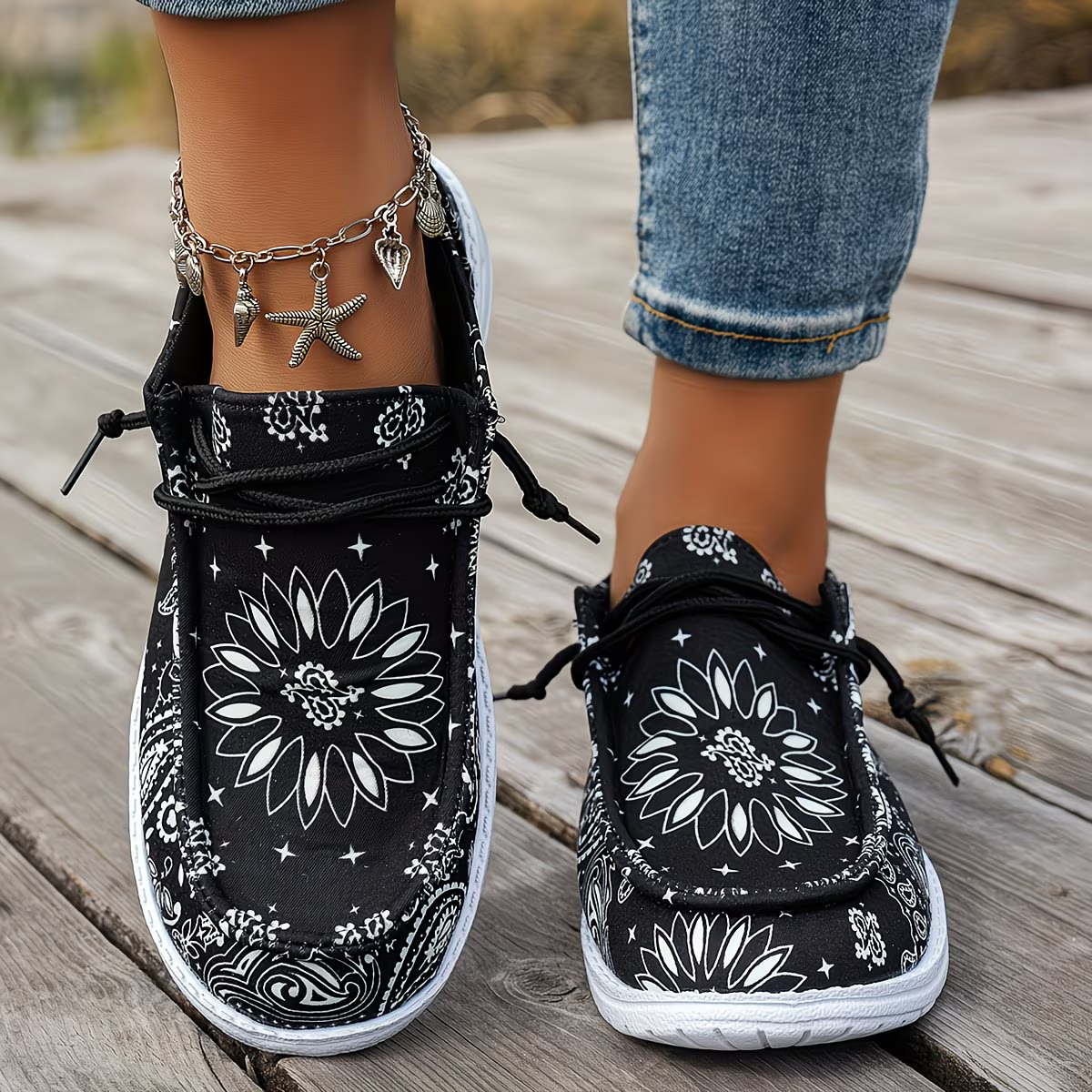 Women's Fashion & Lightweight Geometric Floral Pattern Slip-On Loafers