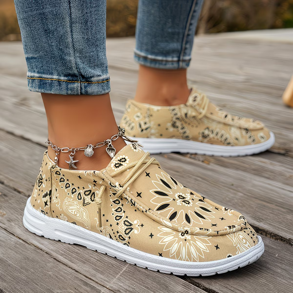 Women's Fashion & Lightweight Geometric Floral Pattern Slip-On Loafers