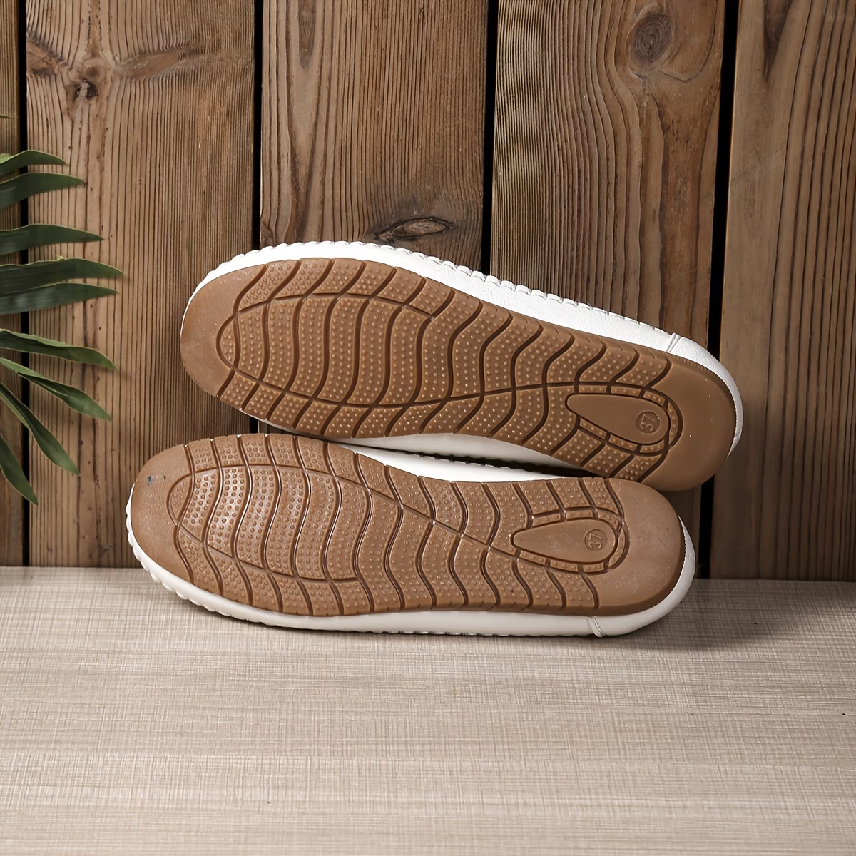 Women's Fashionable Comfortable Cut-Out Slip-On Flats with Decorative Lace Design