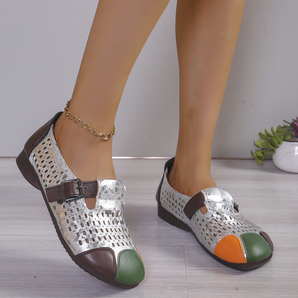 Women's Retro Elegant Comfortable  Hollow-Out Flat Shoes Slip-on Shoes